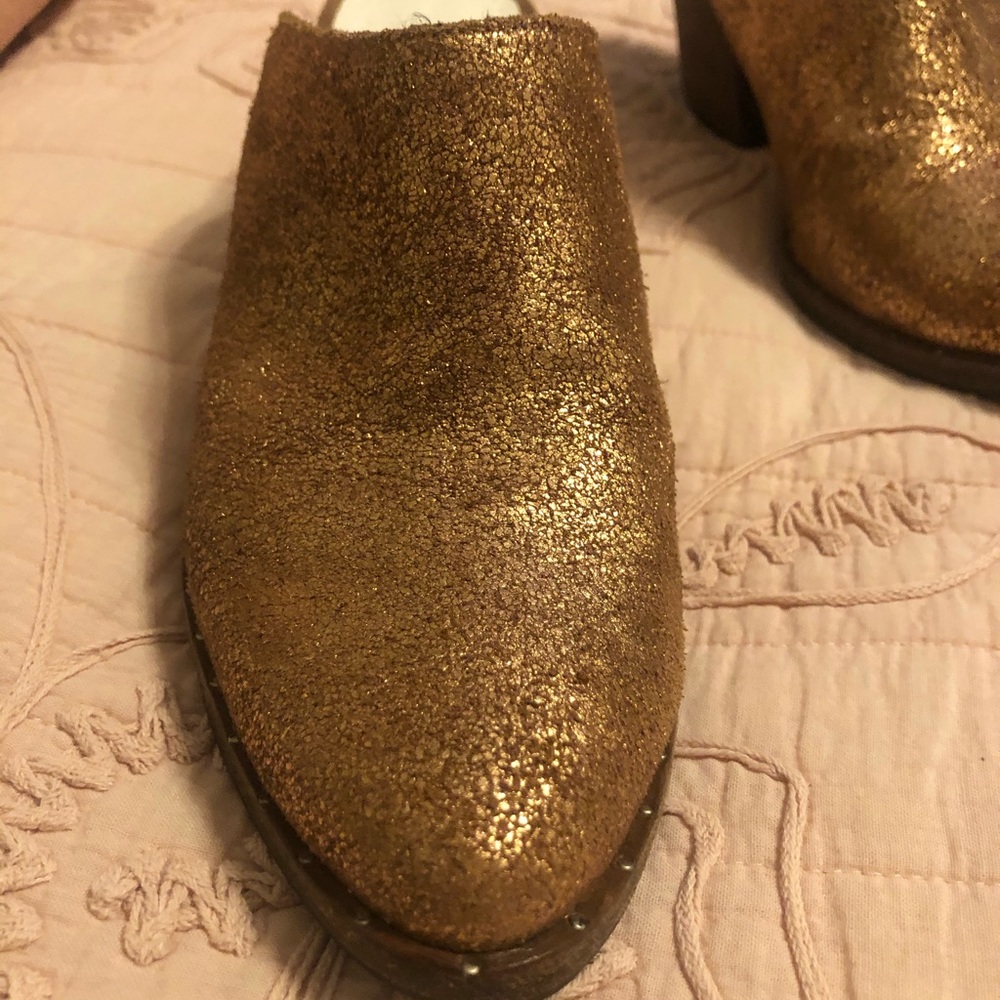 FREDA SALVADOR LUNA ROSE GOLD MULES. Size 7